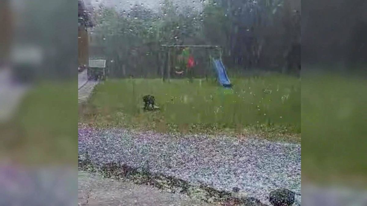 V Německu už bouřky udeřily. Lambert přináší lijáky i pěticentimetrové kroupy